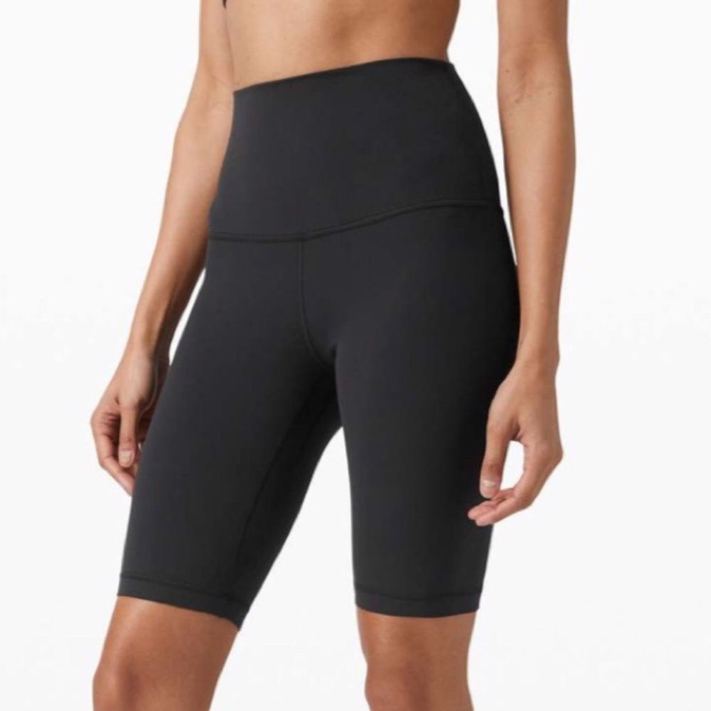 🌼Lululemon Black Align Super High Rise Short 10" - Size 6